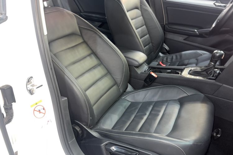 Used Volkswagen Lamando 2015 280TSI DSG Comfort Edition Right Front Seat