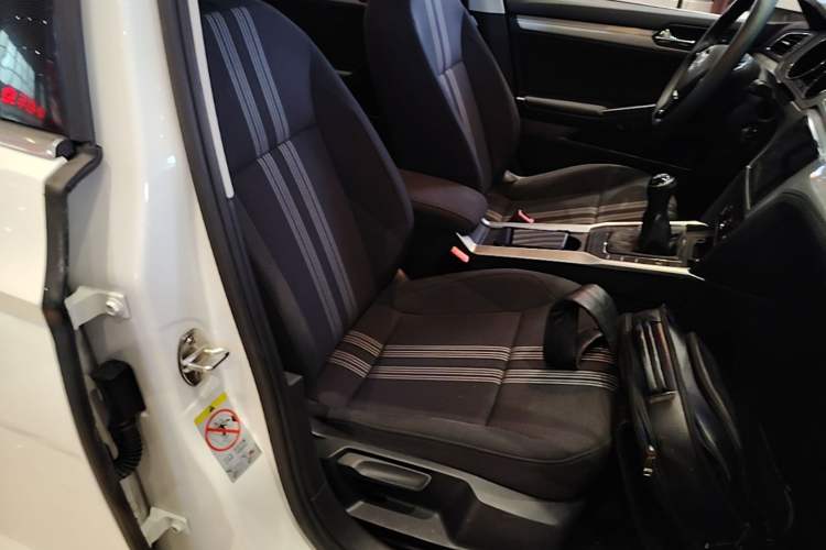 Used Volkswagen Lamando 2015 230TSI Manual Trend Edition Right Front Seat