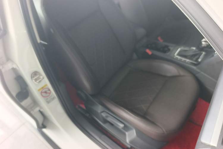 Used Volkswagen Lamando 2015 230TSI DSG Fashion Edition Right Front Seat