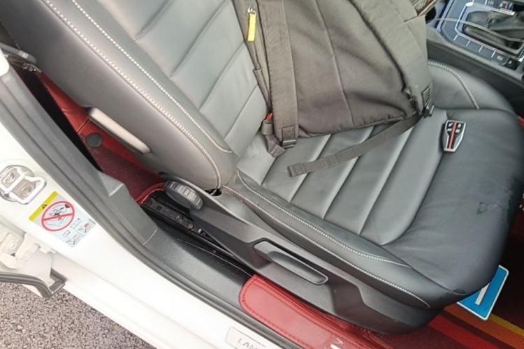 Used Volkswagen Lamando 2015 280TSI DSG Comfort Edition Right Front Seat