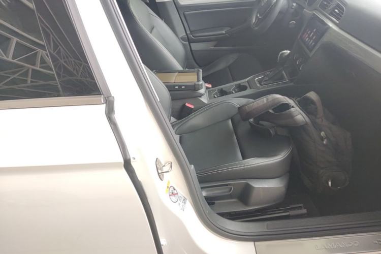 Used Volkswagen Lamando 2015 230TSI DSG Fashion Edition Right Front Seat