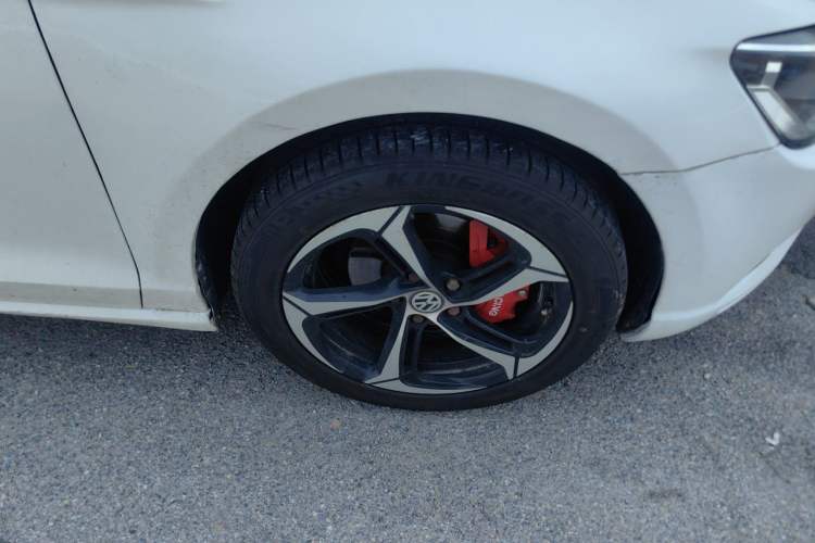 Used Volkswagen Lamando 2015 280TSI DSG Comfort Edition Right Front Wheel Hub