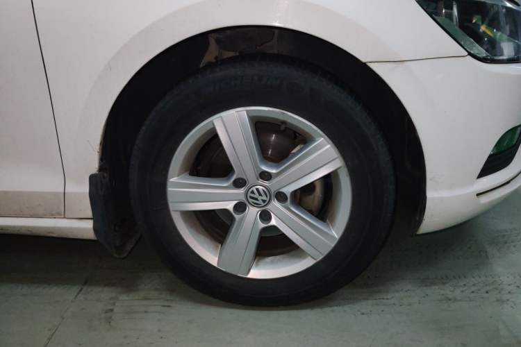Used Volkswagen Lamando 2015 230TSI DSG Fashion Edition Right Front Wheel Hub
