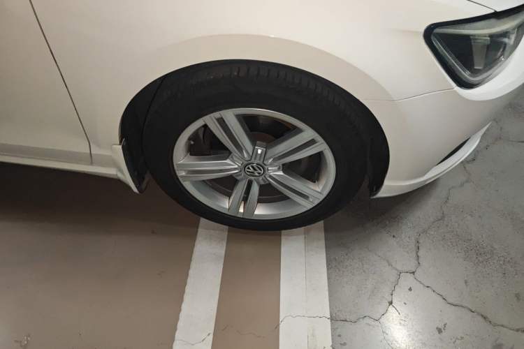 Used Volkswagen Lamando 2015 230TSI DSG Fashion Edition Right Front Wheel Hub
