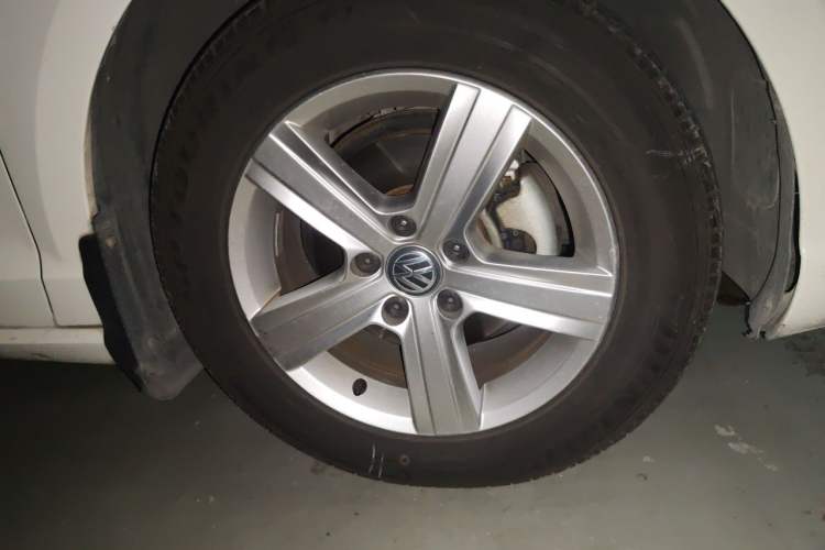 Used Volkswagen Lamando 2015 230TSI DSG Fashion Edition Right Front Wheel Hub