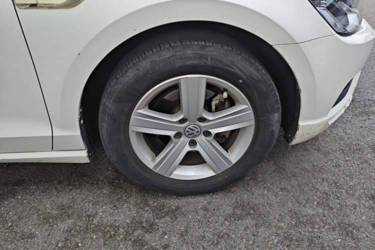 Used Volkswagen Lamando 2015 230TSI DSG Fashion Edition Right Front Wheel Hub