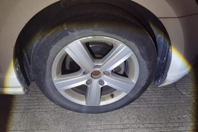 Used Volkswagen Lamando 2015 230TSI DSG Fashion Edition Right Front Wheel Hub
