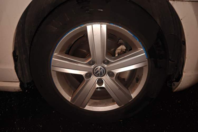Used Volkswagen Lamando 2015 230TSI DSG Fashion Edition Right Front Wheel Hub