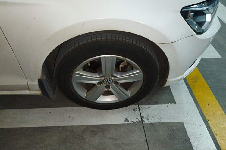 Used Volkswagen Lamando 2015 230TSI DSG Fashion Edition Right Front Wheel Hub