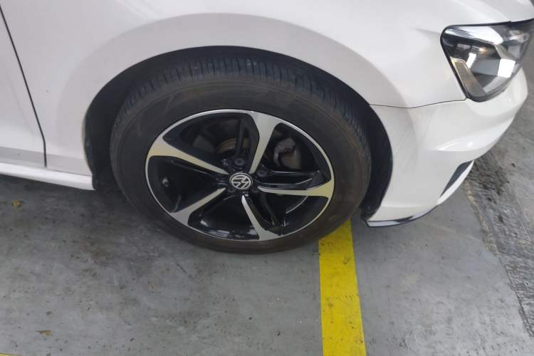 Used Volkswagen Lamando 2015 230TSI DSG Fashion Edition Right Front Wheel Hub