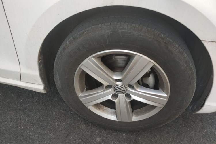 Used Volkswagen Lamando 2015 230TSI DSG Fashion Edition Right Front Wheel Hub