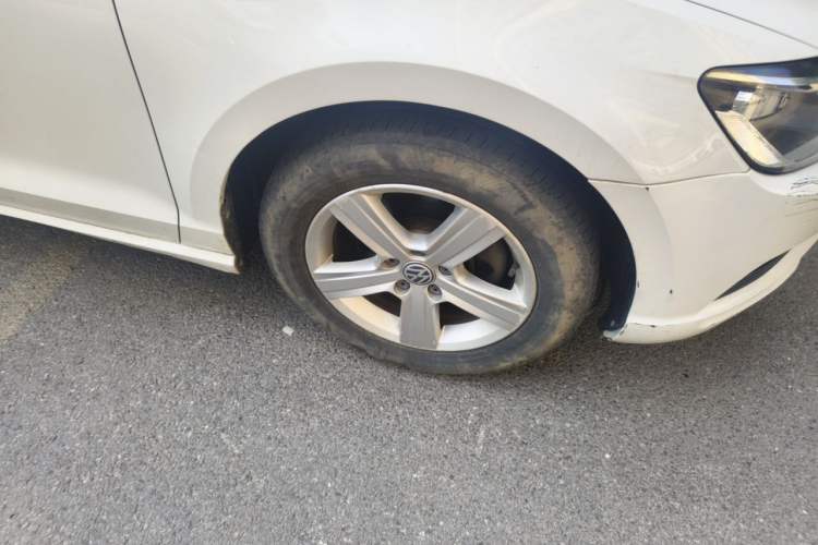 Used Volkswagen Lamando 2015 230TSI DSG Fashion Edition Right Front Wheel Hub