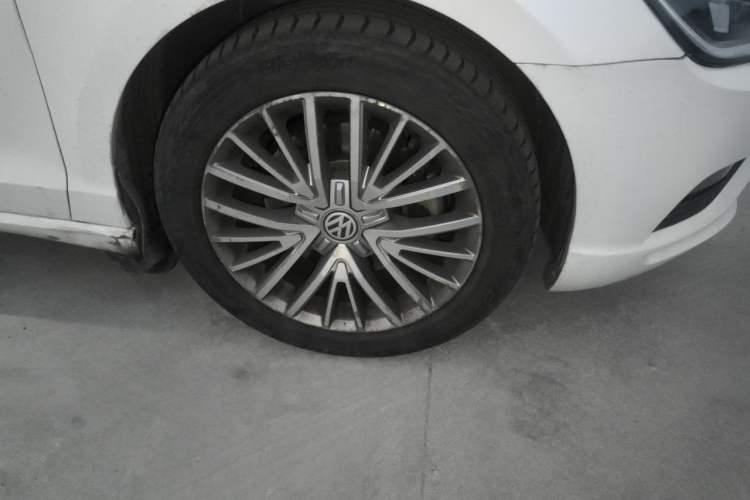 Used Volkswagen Lamando 2015 330TSI DSG Luxury Edition Right Front Wheel Hub