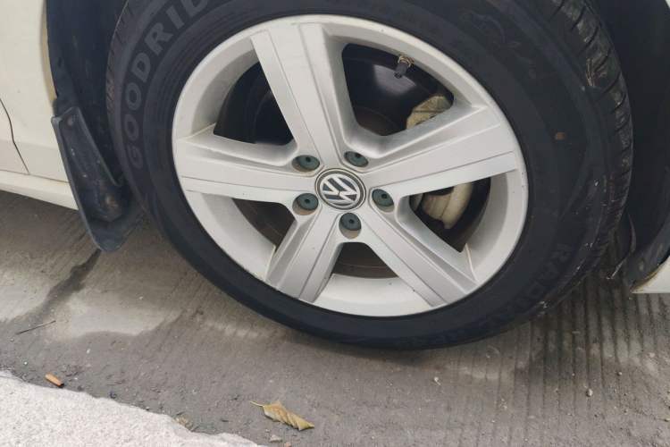 Used Volkswagen Lamando 2015 230TSI DSG Fashion Edition Right Front Wheel Hub