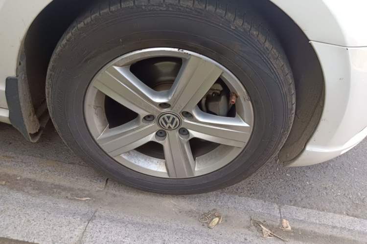 Used Volkswagen Lamando 2015 230TSI DSG Fashion Edition Right Front Wheel Hub