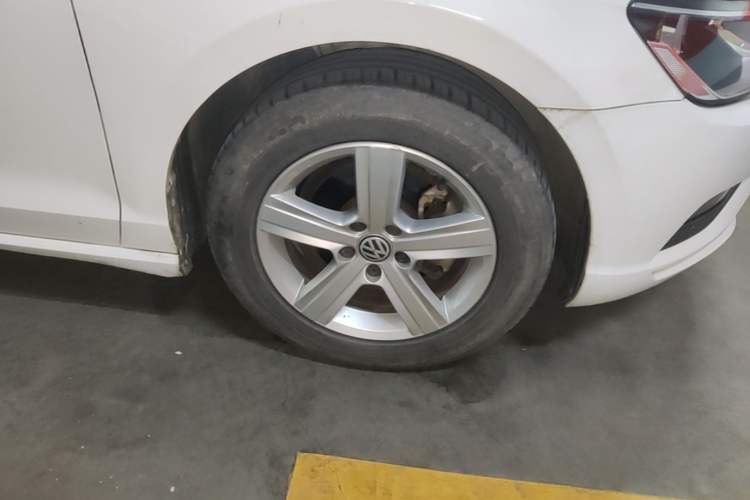 Used Volkswagen Lamando 2015 230TSI DSG Fashion Edition Right Front Wheel Hub