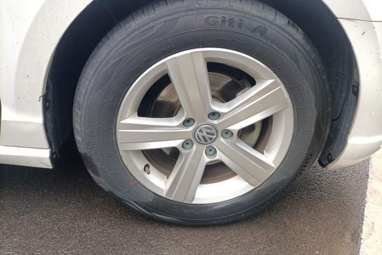Used Volkswagen Lamando 2015 230TSI DSG Fashion Edition Right Front Wheel Hub