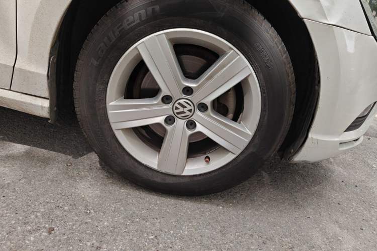 Used Volkswagen Lamando 2015 230TSI DSG Fashion Edition Right Front Wheel Hub