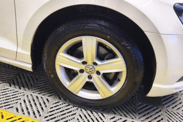 Used Volkswagen Lamando 2015 230TSI DSG Fashion Edition Right Front Wheel Hub