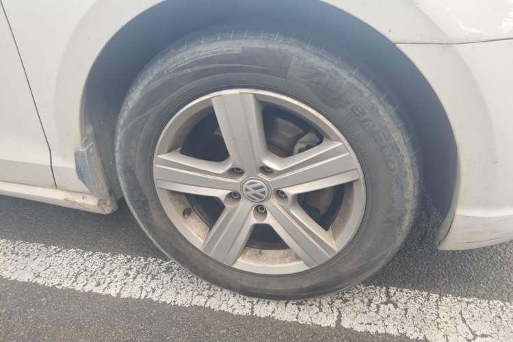 Used Volkswagen Lamando 2015 230TSI DSG Fashion Edition Right Front Wheel Hub