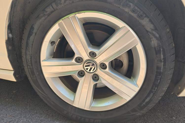 Used Volkswagen Lamando 2015 230TSI DSG Fashion Edition Right Front Wheel Hub
