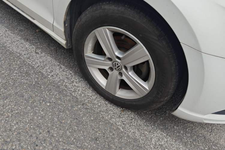 Used Volkswagen Lamando 2015 230TSI DSG Fashion Edition Right Front Wheel Hub