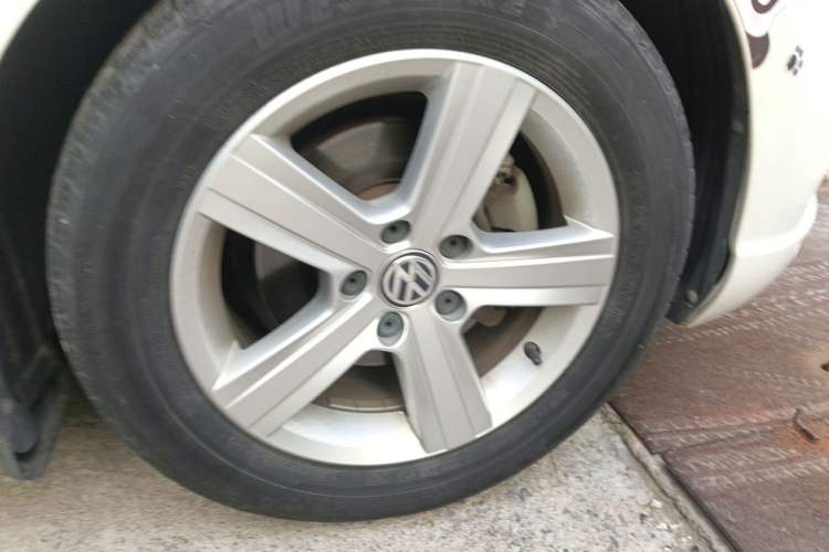Used Volkswagen Lamando 2015 230TSI DSG Fashion Edition Right Front Wheel Hub