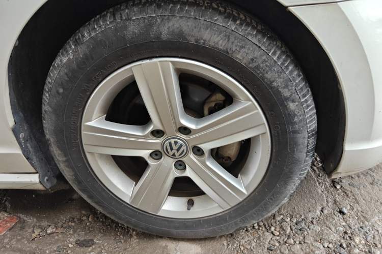 Used Volkswagen Lamando 2015 230TSI DSG Fashion Edition Right Front Wheel Hub