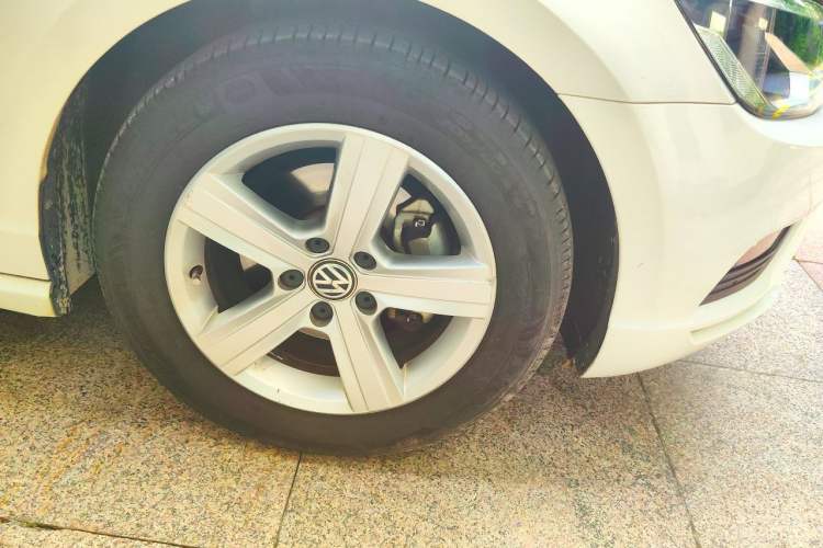 Used Volkswagen Lamando 2015 230TSI DSG Fashion Edition Right Front Wheel Hub