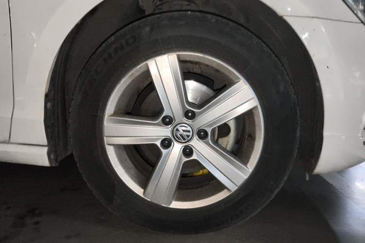 Used Volkswagen Lamando 2015 230TSI DSG Fashion Edition Right Front Wheel Hub