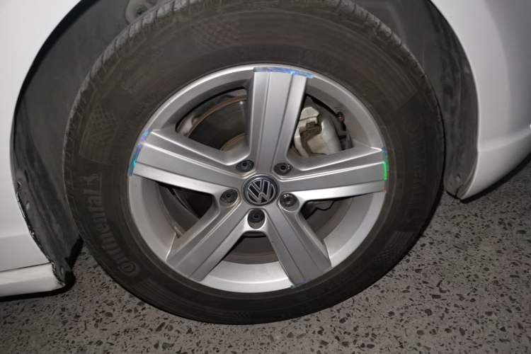 Used Volkswagen Lamando 2015 230TSI DSG Fashion Edition Right Front Wheel Hub