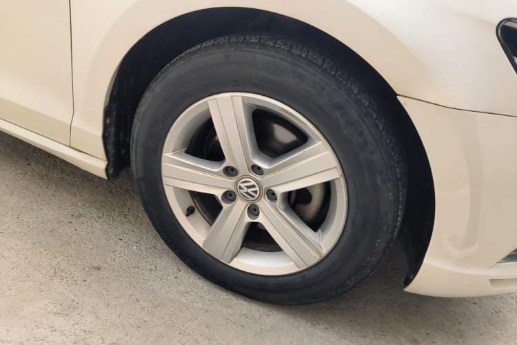 Used Volkswagen Lamando 2015 230TSI DSG Fashion Edition Right Front Wheel Hub