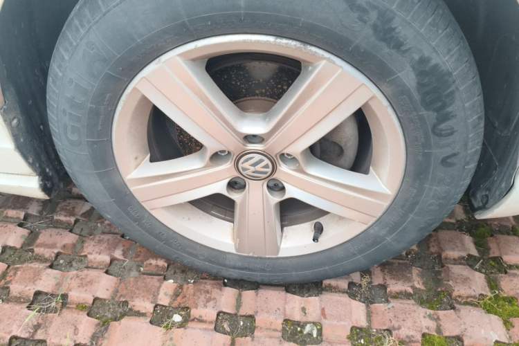 Used Volkswagen Lamando 2015 230TSI DSG Fashion Edition Right Front Wheel Hub