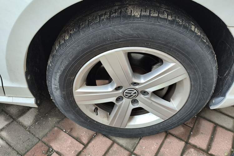 Used Volkswagen Lamando 2015 230TSI DSG Fashion Edition Right Front Wheel Hub