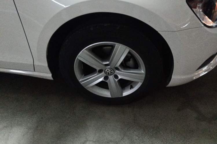 Used Volkswagen Lamando 2015 230TSI DSG Fashion Edition Right Front Wheel Hub