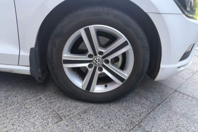 Used Volkswagen Lamando 2015 230TSI DSG Fashion Edition Right Front Wheel Hub