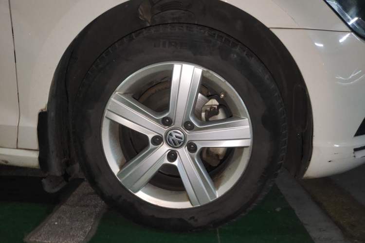 Used Volkswagen Lamando 2015 230TSI DSG Fashion Edition Right Front Wheel Hub
