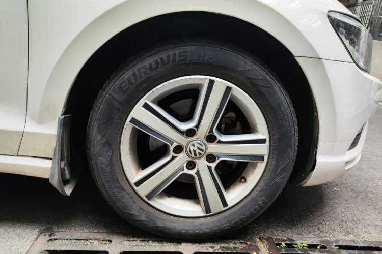 Used Volkswagen Lamando 2015 230TSI DSG Fashion Edition Right Front Wheel Hub