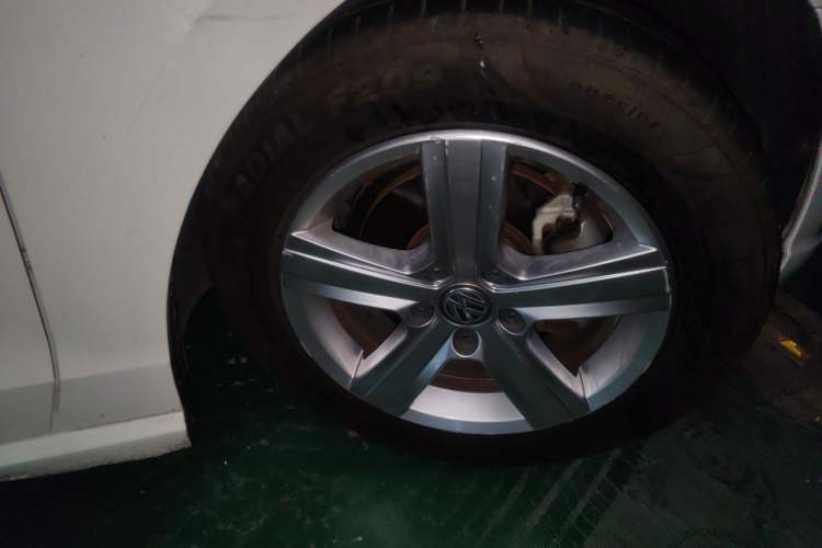Used Volkswagen Lamando 2015 230TSI DSG Fashion Edition Right Front Wheel Hub