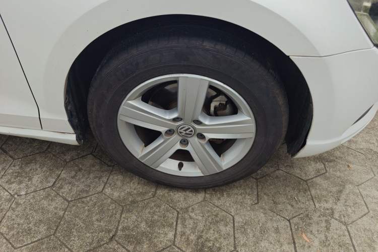 Used Volkswagen Lamando 2015 230TSI DSG Fashion Edition Right Front Wheel Hub