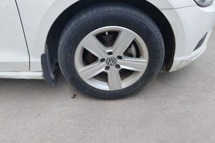 Used Volkswagen Lamando 2015 230TSI DSG Fashion Edition Right Front Wheel Hub