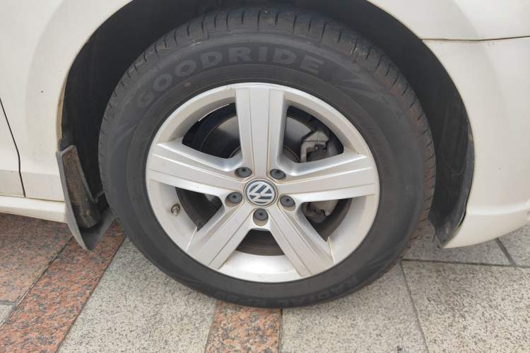 Used Volkswagen Lamando 2015 230TSI DSG Fashion Edition Right Front Wheel Hub