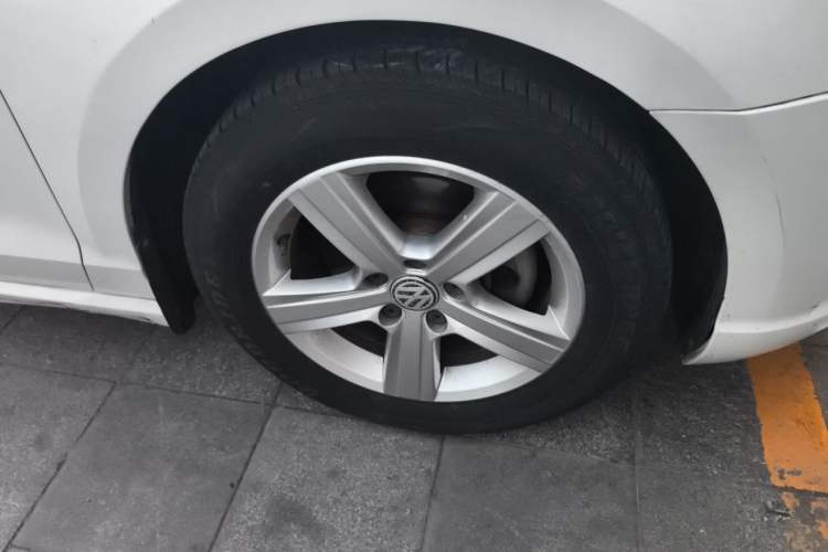 Used Volkswagen Lamando 2015 230TSI DSG Fashion Edition Right Front Wheel Hub