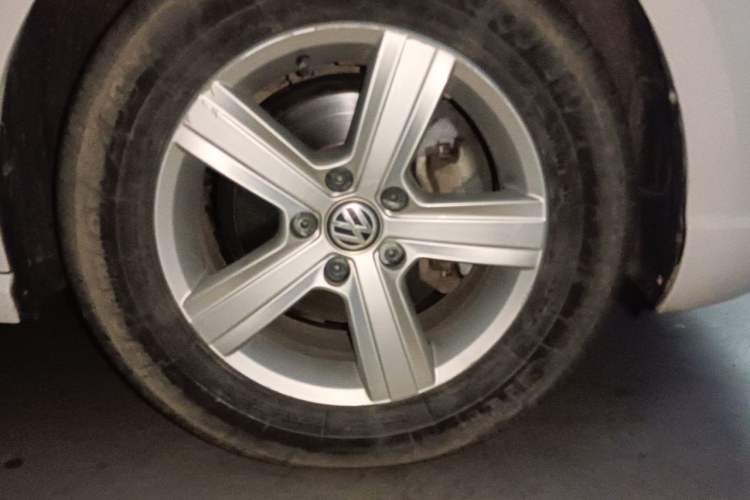 Used Volkswagen Lamando 2015 230TSI DSG Fashion Edition Right Front Wheel Hub