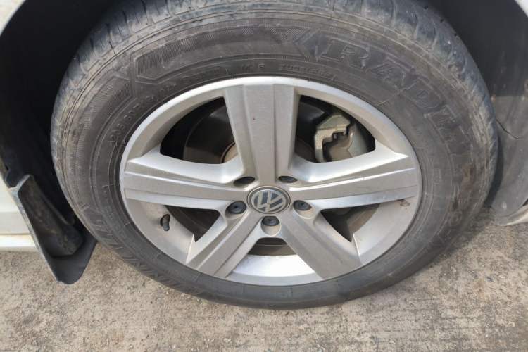Used Volkswagen Lamando 2015 230TSI DSG Fashion Edition Right Front Wheel Hub
