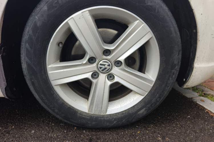 Used Volkswagen Lamando 2015 230TSI DSG Fashion Edition Right Front Wheel Hub