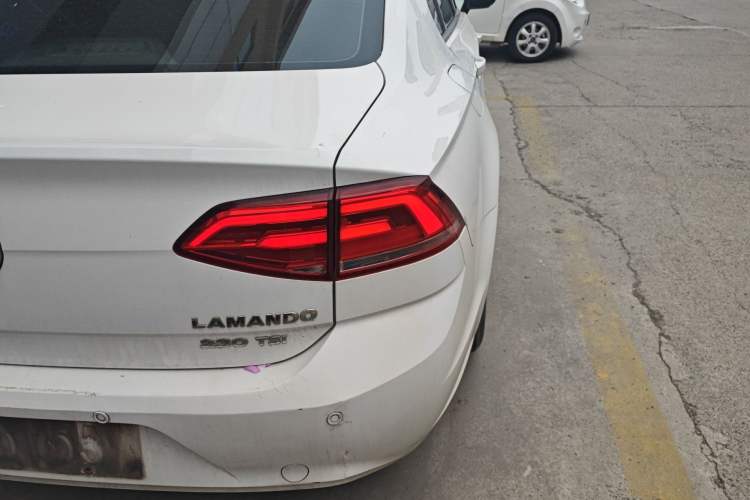 Used Volkswagen Lamando 2015 230TSI Manual Trend Edition Right Rear Taillight