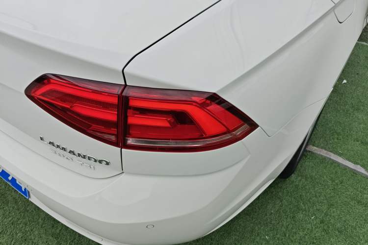 Used Volkswagen Lamando 2015 280TSI DSG Comfort Edition Right Rear Taillight