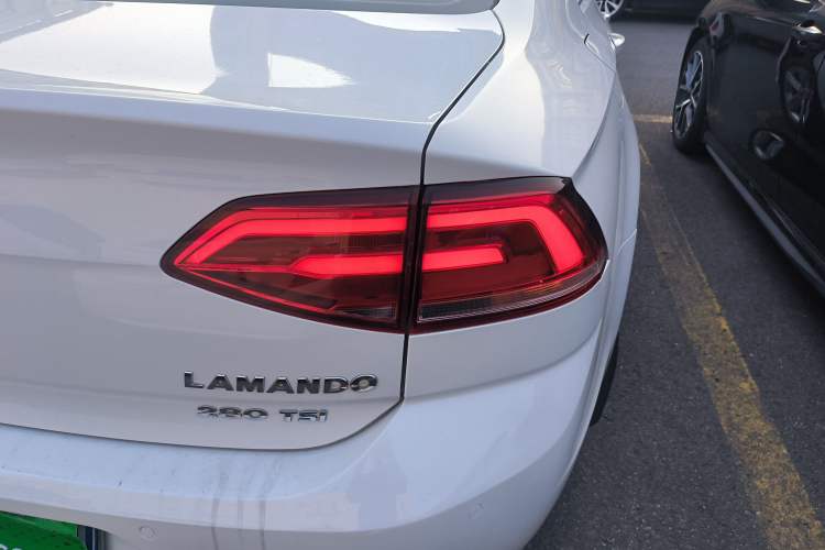 Used Volkswagen Lamando 2015 280TSI DSG Comfort Edition Right Rear Taillight