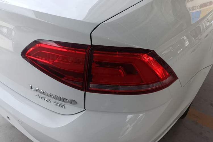 Used Volkswagen Lamando 2015 280TSI DSG Comfort Edition Right Rear Taillight
